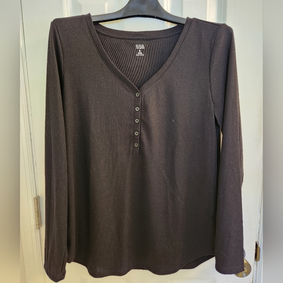 a.n.a Tops - Black Pullover Top